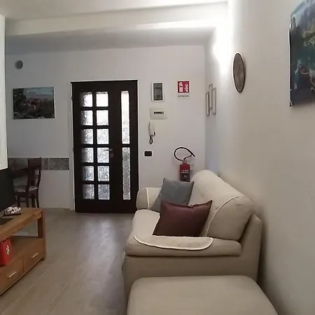 Marianna Casa *